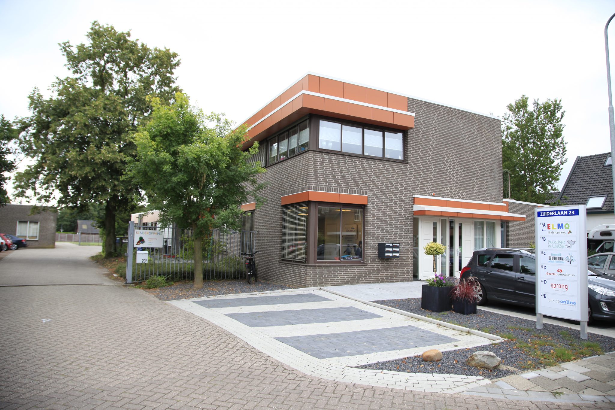 Professionele kantoorruimte in Zevenaar met moderne inrichting voor optimale productiviteit