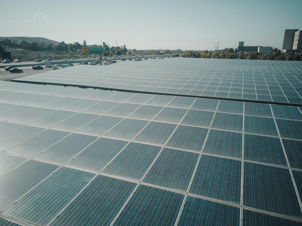 Zonnepanelen op dak - salderingsmogelijkheden in Uithoorn en Hoofddorp voor duurzame energieopbrengsten