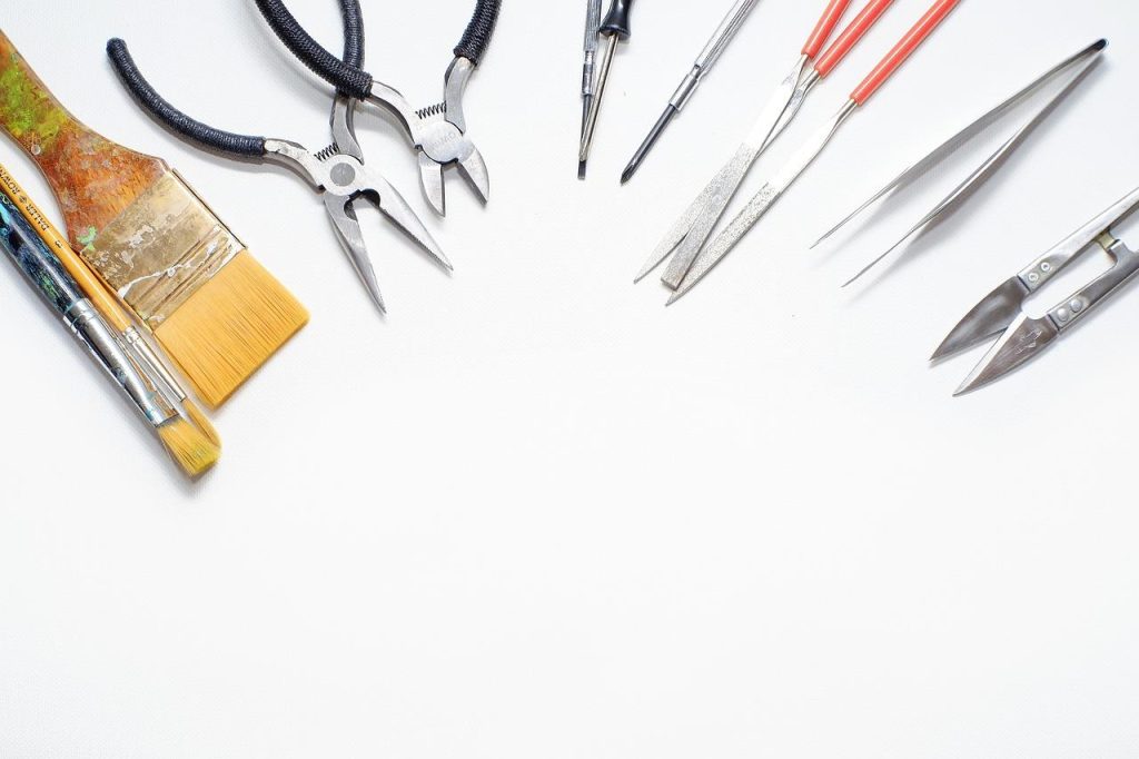 Professionele klusjesman in Berkel en Rodenrijs voert reparatie- en onderhoudswerkzaamheden uit in een huisinterieur